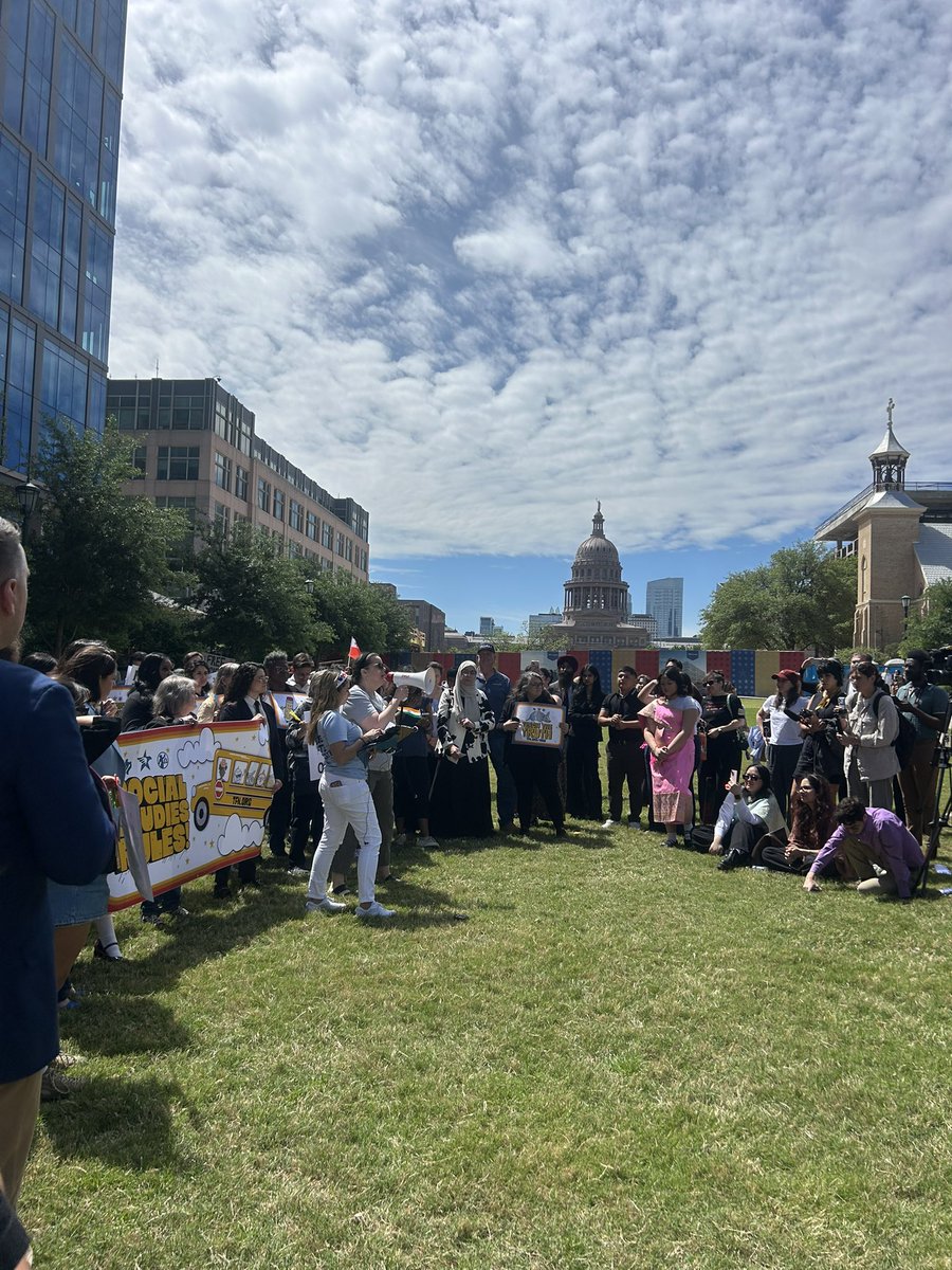 Montserrat Garibay for Texas House District 49 tweet media