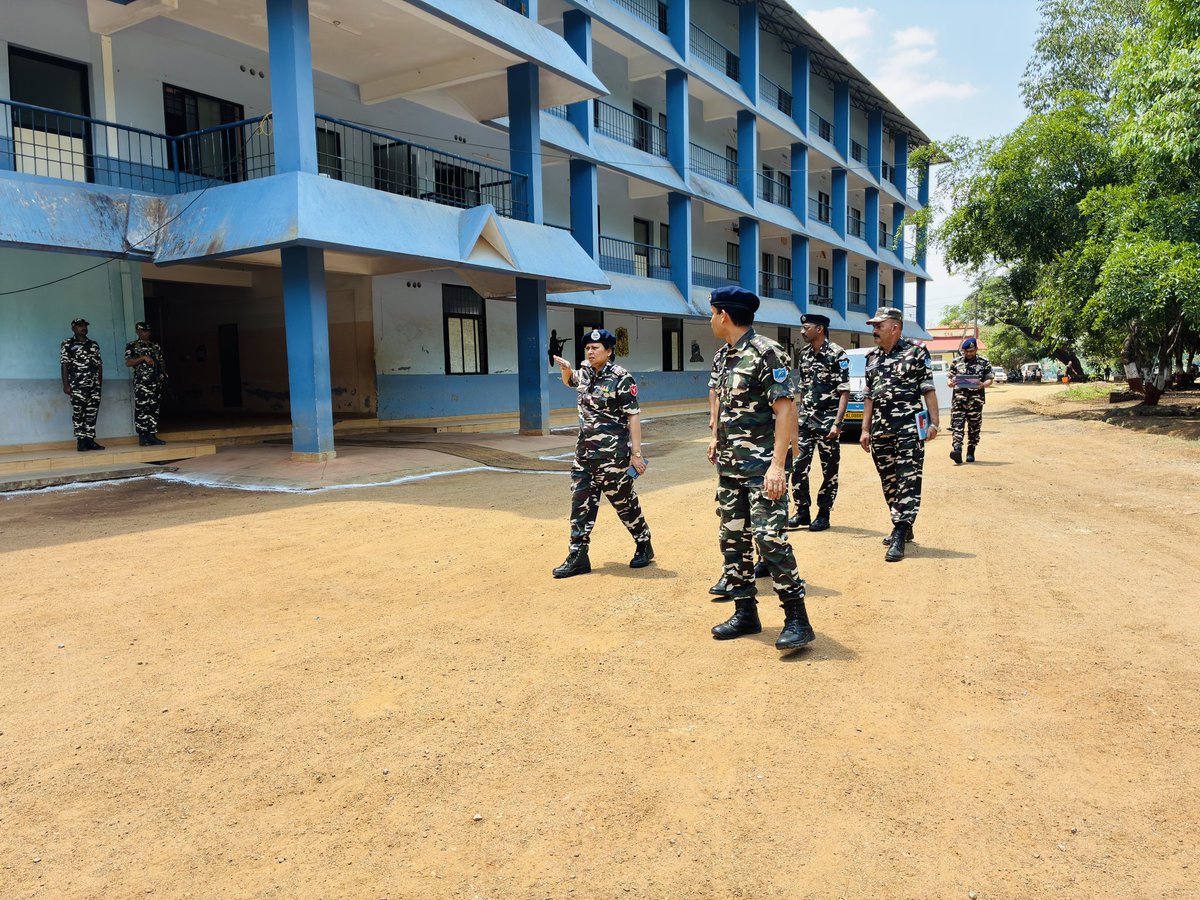 ADG, SSB Reviews Election preparedness in #Thrissur

Smt. Rekha Lohani, #ADGSSB visited #SSB Election Coys deployed in Thrissur district, #Kerala.

During her visit, she interacted with police officers, #SSB field commanders and #Jawans of SSB. She lauded their dedication,