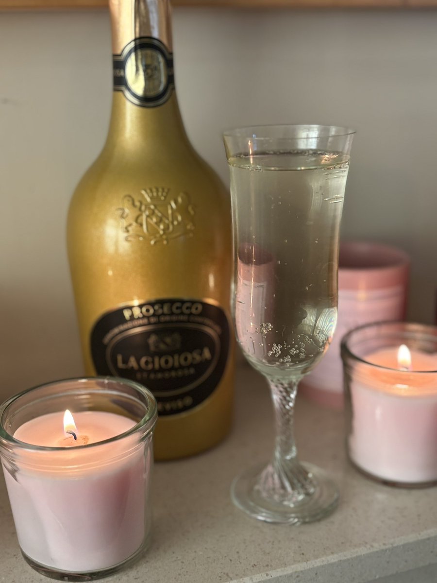 (P) Vicky Robinson✂️👗🧁🍰 tweet media