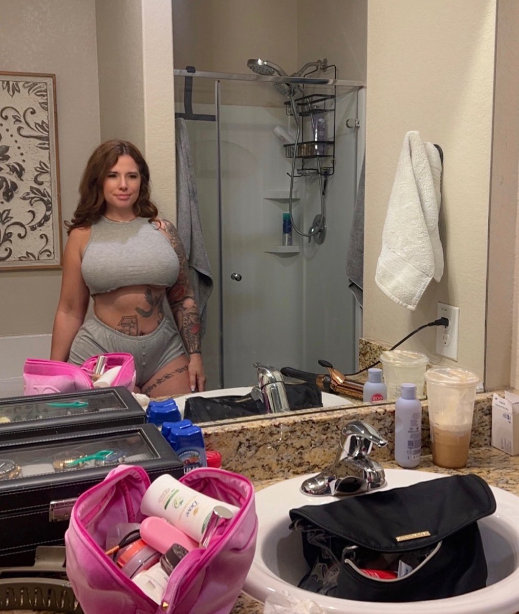 Mogulstylist's tweet image. You’d fold if I smiled at you in person. #onetime #fold #smile