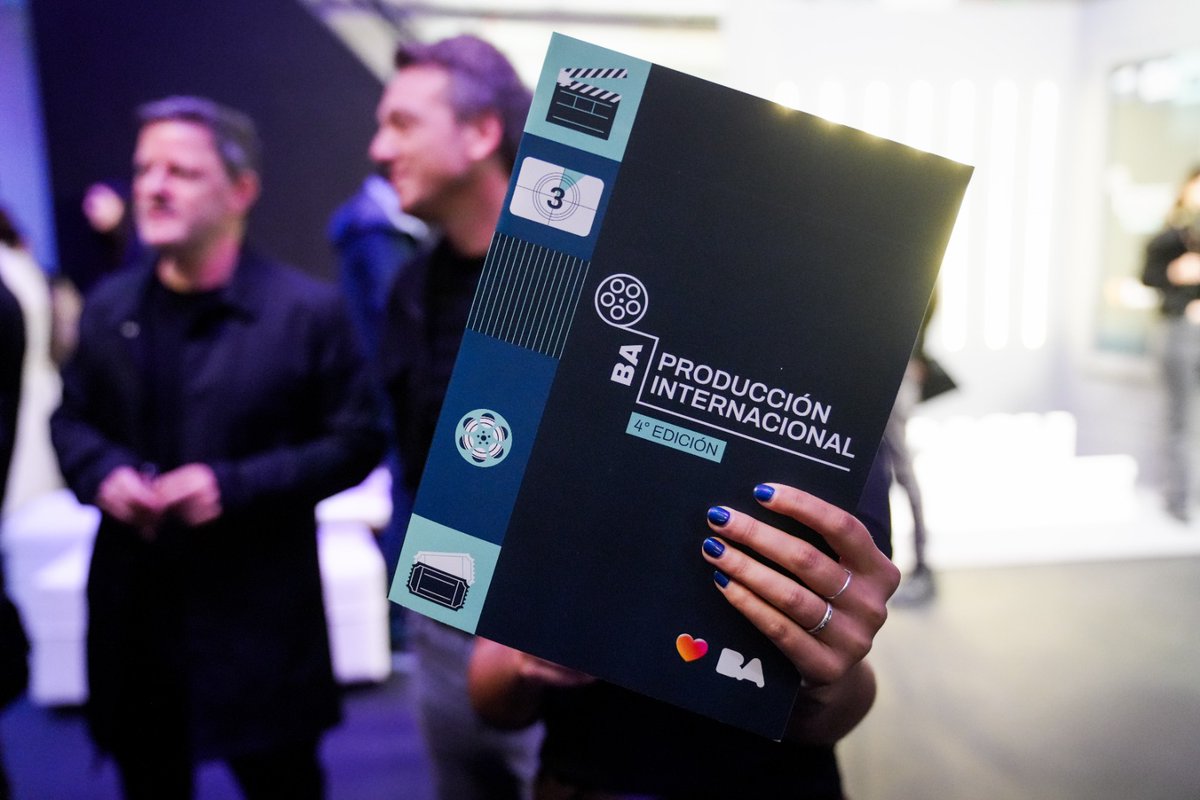 herlombardi's tweet photo. En la Ciudad de Buenos Aires, la más linda del mundo, apostamos a la innovación y a la economía del conocimiento como motor del desarrollo económico. Con el lanzamiento de la  4° edición de BA Producción Internacional, promovemos la llegada de nuevas producciones, generamos empleo y fortalecemos la cadena de valor de la industria cinematográfica.

El esquema de cash rebate no solo acompaña a quienes eligen filmar en la Ciudad: también posiciona a Buenos Aires como un hub audiovisual competitivo a nivel internacional.