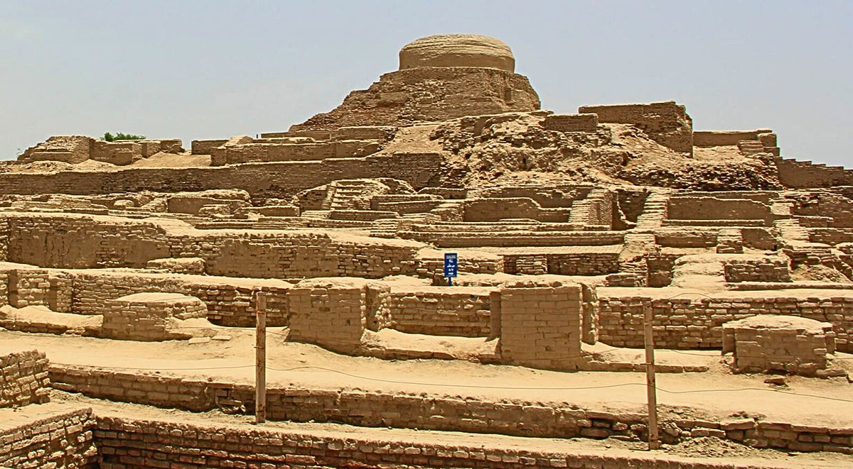 archaeologymag's tweet photo. Mohenjo-Daro, the great city of the Indus civilization, is older than previously thought, according to the latest archaeology. The city featured a grid plan, sophisticated water infrastructure, and fortifications—and it was settled as early as 2700 B.C.

https://t.co/QFKKZX43jn https://t.co/e4Ma6gBlsf