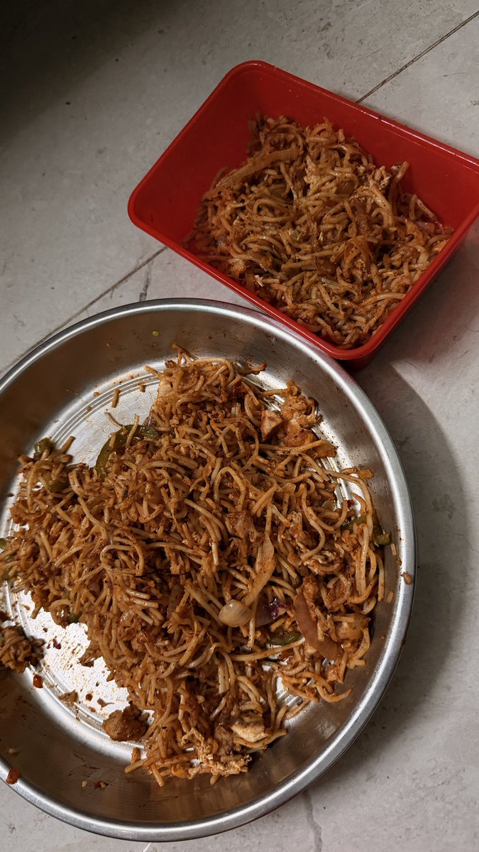 vigneshpoorvika's tweet photo. @SwiggyCares worst and bad food 
Bad smell and old chicken https://t.co/PTRYzMrhhM