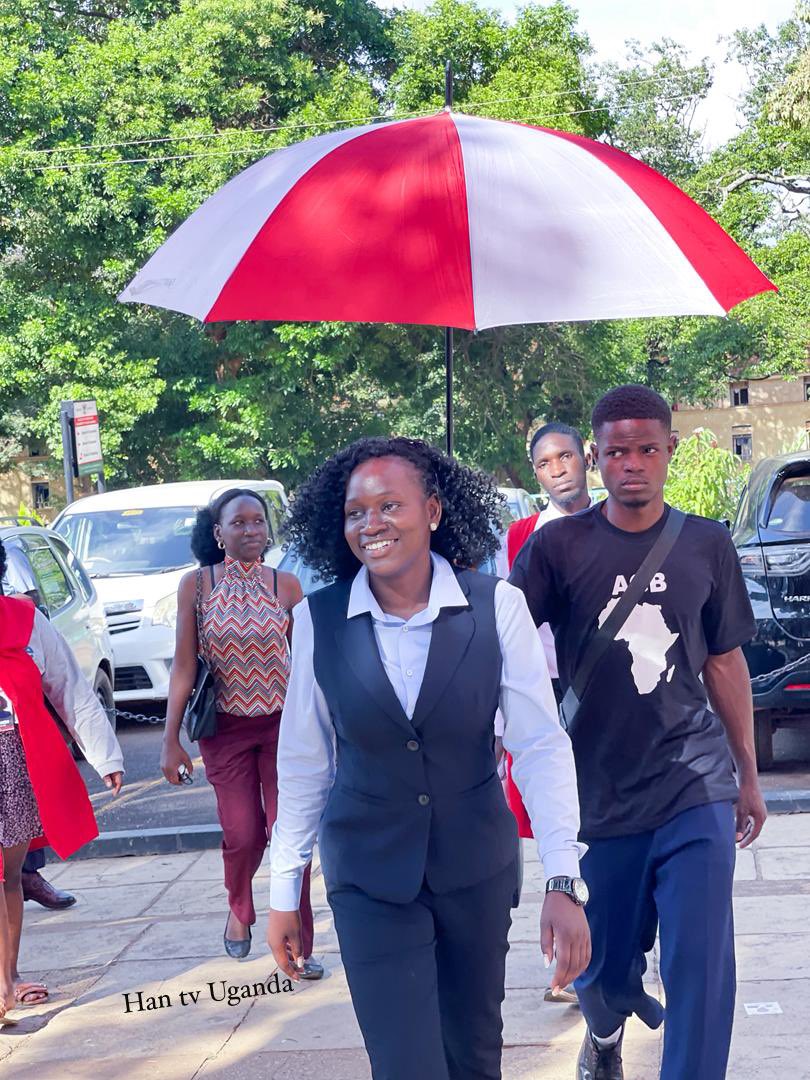AFC_Mo12's tweet image. Laba ku Guild President adako.

Ka smile keko wade olumu tunyiigamu when oppressors try to dictate our way of expression.
#K4G 
#Kadondi4Guild 
#NoCuddles 
🔴⚪✊✊