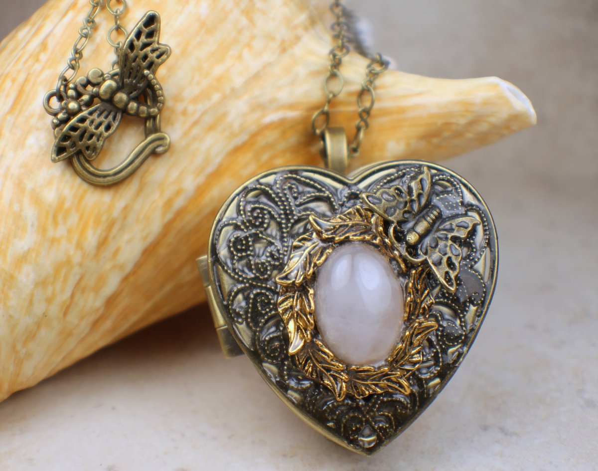 charsfavorite's tweet photo. Unlock sentimental melodies with our stunning Rose Quartz Heart Music Box Locket in Bronze, just $100.00. Perfect for cherishing special moments. #JewelryLovers #MusicBoxes
Shop Now https://t.co/N1PBLbRxKl https://t.co/OaAgHb6Rv0