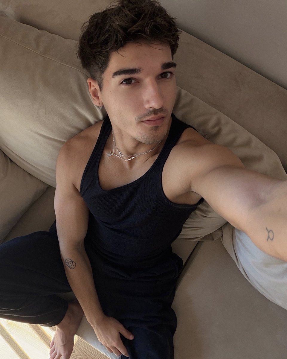 conradkraus_'s tweet photo. Hello guys 🥰 https://t.co/UWIZZLrM9l