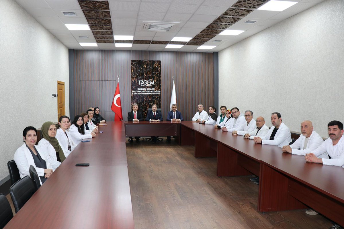 tagemgovtr's tweet photo. Genel Müdürümüz Sayın Dr. M. Altuğ Atalay, Elazığ Su Ürünleri Araştırma Enstitümüzü ziyaret ederek yürütülen çalışmalarımızı yerinde inceledi.
Enstitü Personelimizle  bir araya gelen Sayın Genel Müdürümüz,

✅ Su ürünleri yetiştiriciliği
✅ Balık hastalıkları
✅ Islah çalışmaları
✅ Sürdürülebilir üretim
konularında detaylı bilgi alarak gelecek stratejilerimizi değerlendirdi. 

Bilimin ışığında, su ürünleri sektörünü daha ileriye taşımak için çalışmaya devam ediyoruz.
@TCTarim @elazigsuurunler