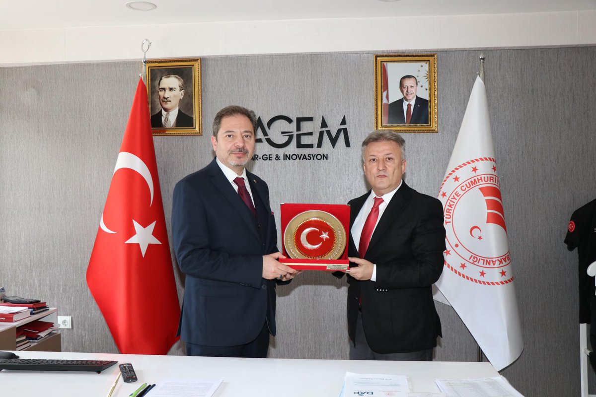 tagemgovtr's tweet photo. Genel Müdürümüz Sayın Dr. M. Altuğ Atalay, Elazığ Su Ürünleri Araştırma Enstitümüzü ziyaret ederek yürütülen çalışmalarımızı yerinde inceledi.
Enstitü Personelimizle  bir araya gelen Sayın Genel Müdürümüz,

✅ Su ürünleri yetiştiriciliği
✅ Balık hastalıkları
✅ Islah çalışmaları
✅ Sürdürülebilir üretim
konularında detaylı bilgi alarak gelecek stratejilerimizi değerlendirdi. 

Bilimin ışığında, su ürünleri sektörünü daha ileriye taşımak için çalışmaya devam ediyoruz.
@TCTarim @elazigsuurunler