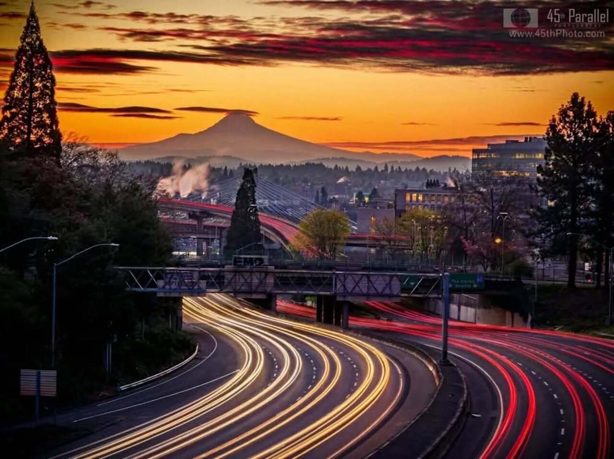 45thPhoto's tweet photo. The dawn awakens in a blaze of glory while commuters stream to their cubicles.

Forty-three years ago, I worked in an office one block from this location. I never saw this scene because I was one of those white streaks on the far left, and I always arriv… https://t.co/HmmySF58q9 https://t.co/RfFk0nFxgP