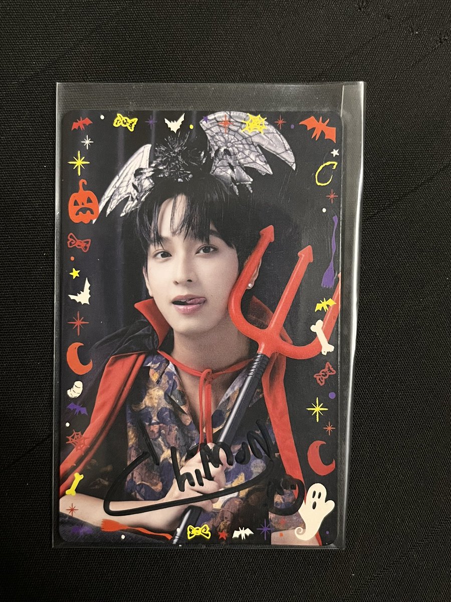 ปล่อยการ์ดน้องชิม่อน พร้อมลายเซ็น
400 รวมส่ง

#GMMTVFANIVAL
#ชิม่อนไงจะใครหล่ะ 
#ชิม่อน #chimon
#ตลาดนัดgmmtv