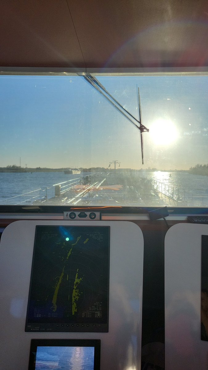 mokrý pádlo tweet media