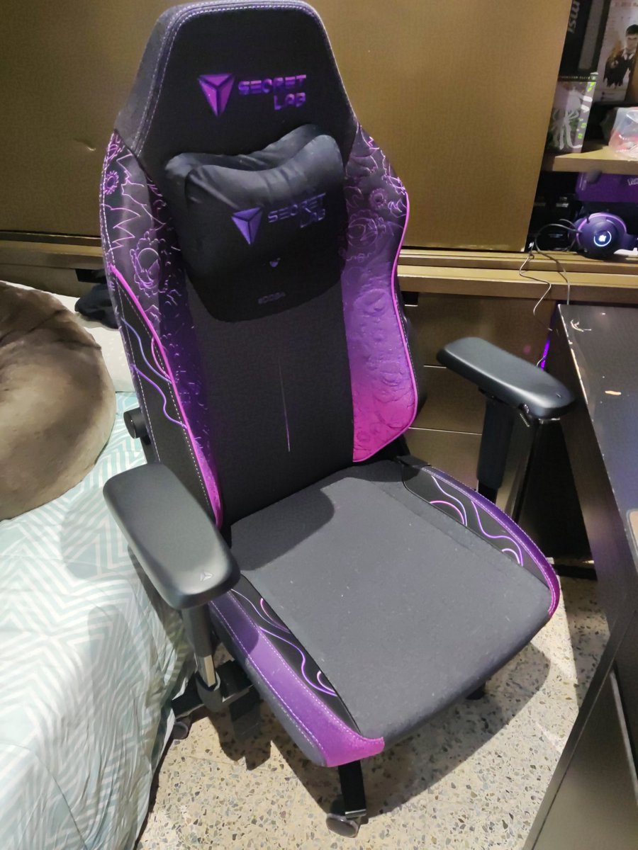 ivvi4's tweet photo. #Secretlab https://t.co/GB9lnmX8B9