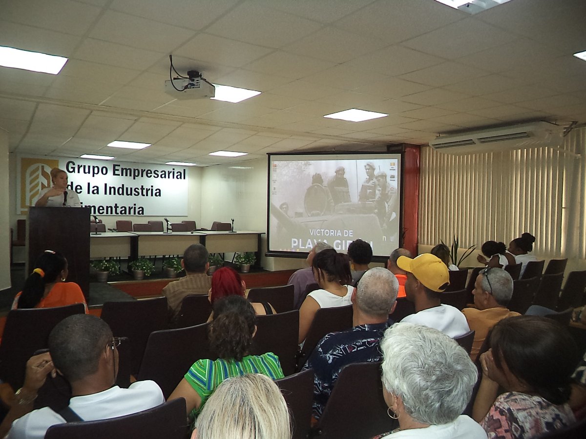 🇨🇺 En el <a href="/geiacuba/">Grupo Empresarial de la Industria Alimentaria</a> cerramos la jornada del 4 de abril (65 OPJM, 64 UJC) con el corazón lleno de memoria, compromiso y energía juvenil.
Y abrimos Girón: La Victoria. Porque la juventud cubana es continuidad.
#VictoriaDeGirón #FidelVive