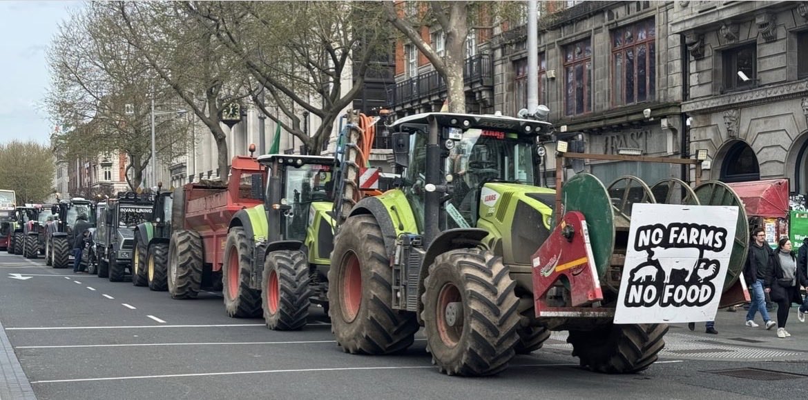 MCheeseknife tweet media