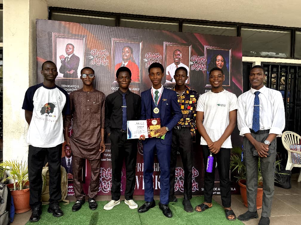 Independence Hall,UI tweet media