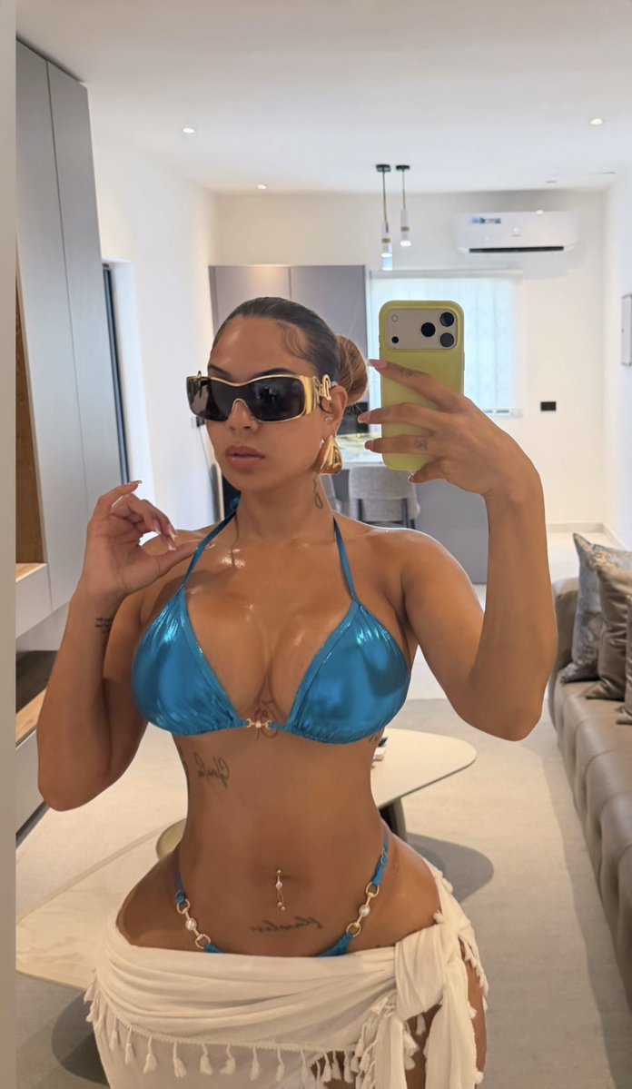 AMIRAH_DYME6517's tweet image. May the wittiest caption take the crown!
#cakequeen #foryoupage #fyp #view #jiggle #happygirl #viral #trend #theamiraheffect