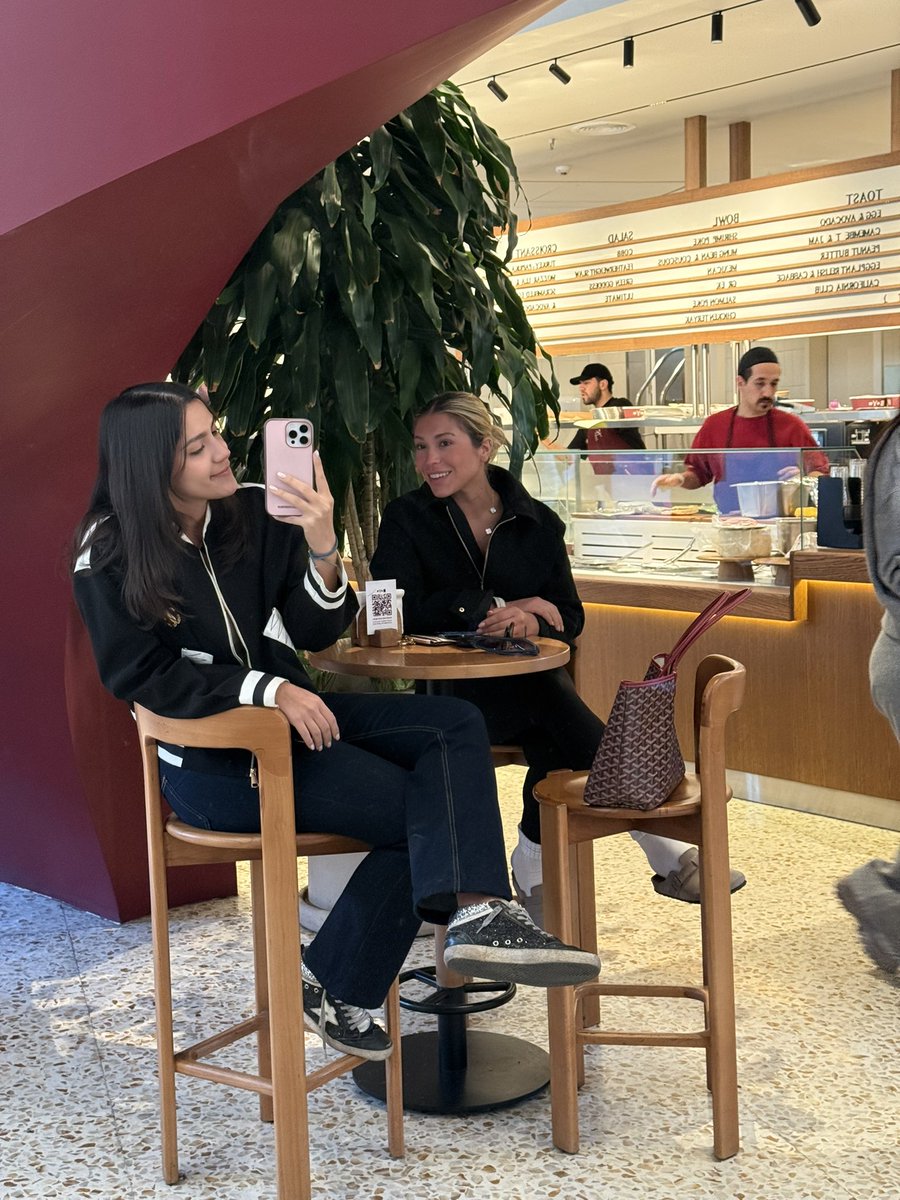 خانوم اِل tweet media