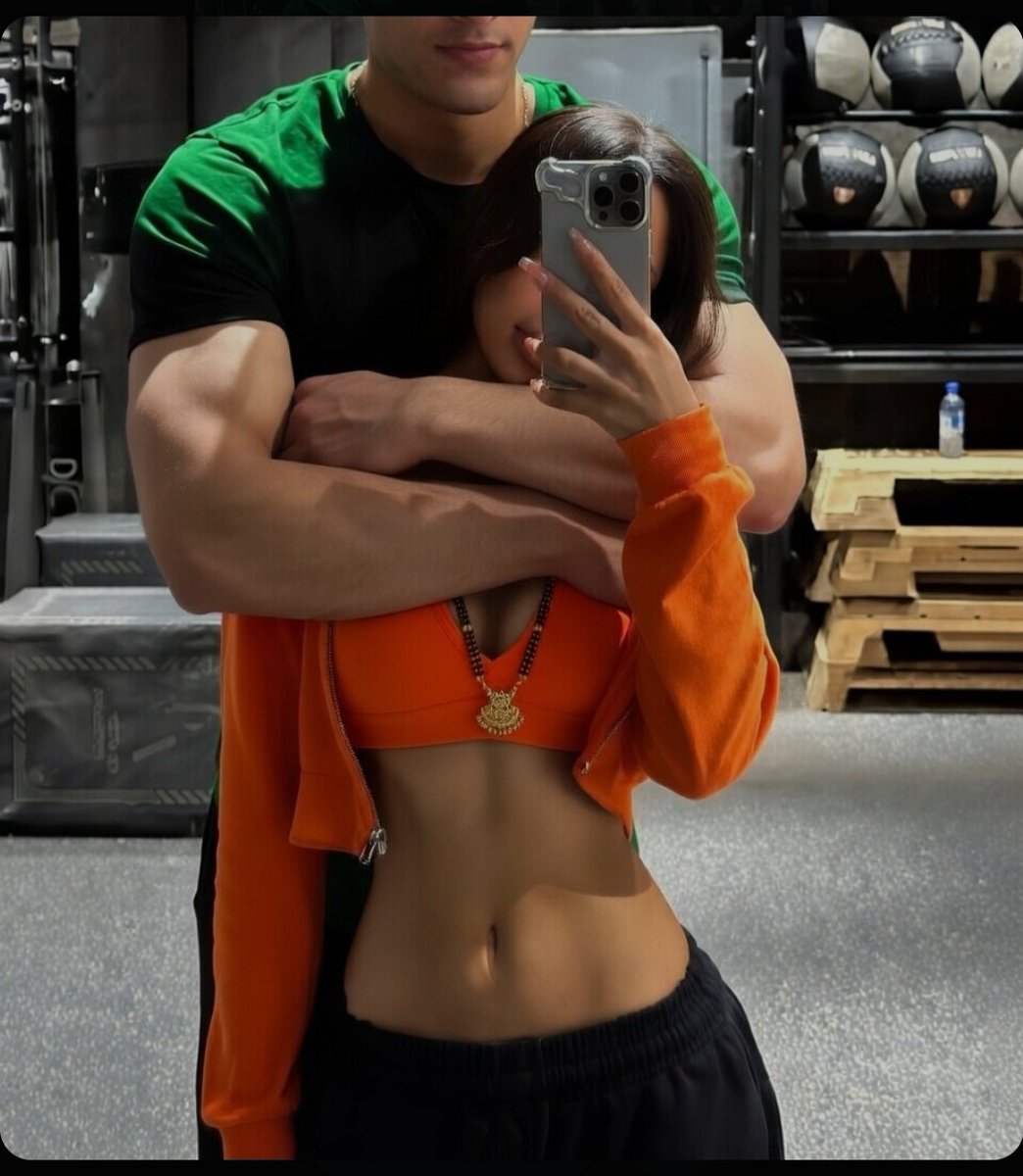 Me 🧡 and my gym trainer 💚