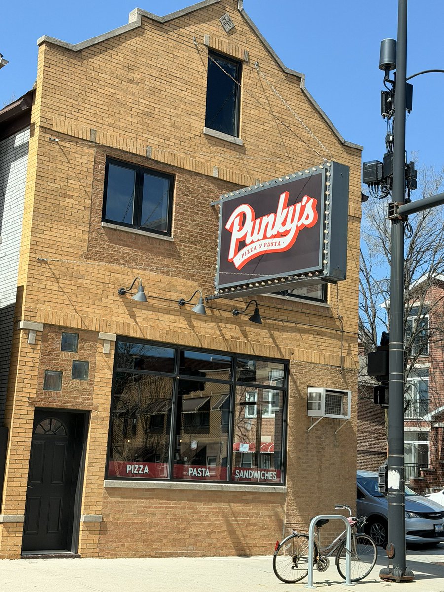 fromthe108's tweet image. Hey @whitesox fans! Post game, the traffic will be INSANE. Luckily there are 2 places you can head after the game for a quick bite. And they are proud sponsors of us. @lawrencesshrimp &amp;amp; @punkyspizza ! Support those who support us!