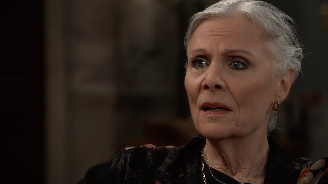 GeneralHospital's tweet image. Tracy missed Charlie's grand re-opening (and its first open mic night). What will she make of Gio's return to the stage?
A brand-new #GH starts RIGHT NOW on ABC!