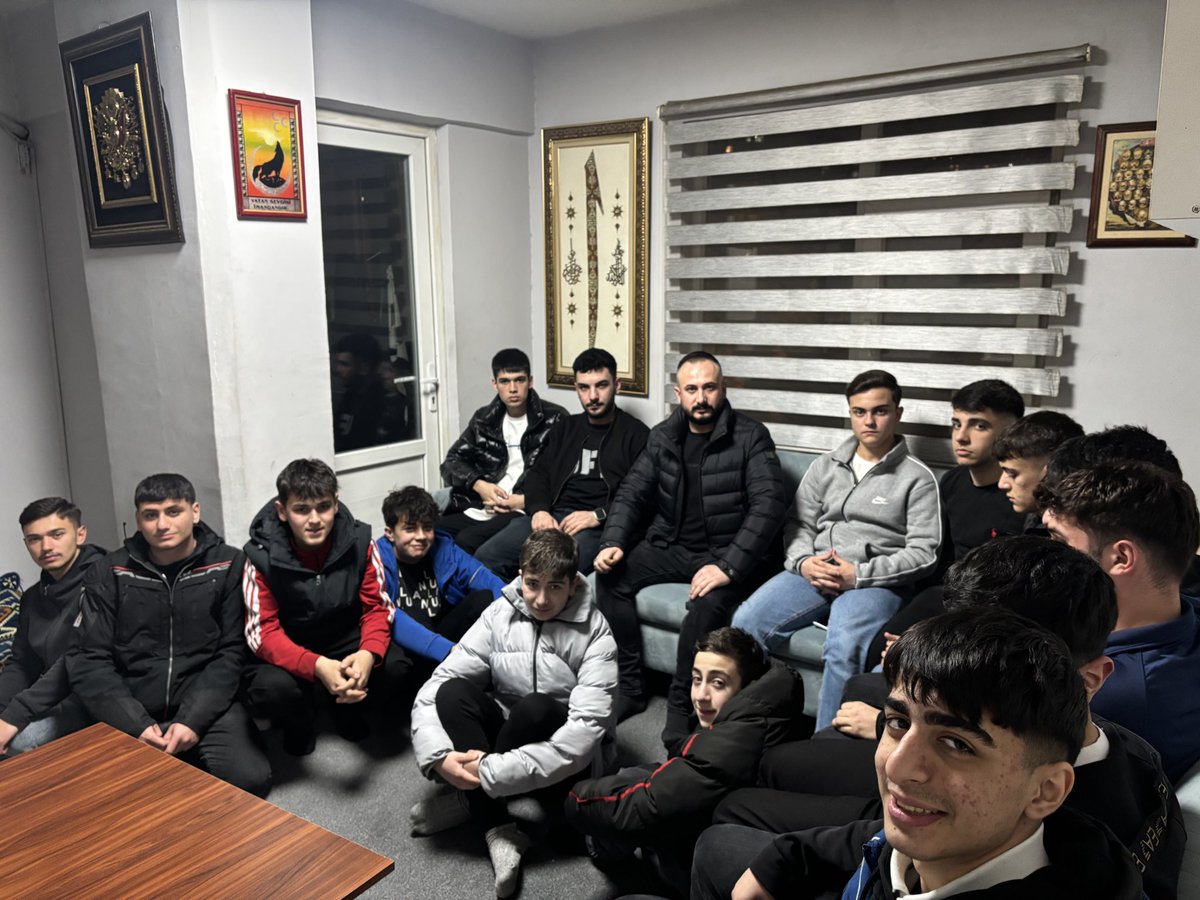 Eyüpsultan Ülkü Ocakları olarak “Türk Edebiyatında Milliyetçilik Vurgusu” konulu seminer gerçekleştirdik. Bilinçli, Ahlaklı, İmanlı bir gençlik için çalışmalarımıza devam edeceğiz.

Tüm gençliğimizi programlarımıza katılmaya, Ocağımıza davet ediyoruz 🇹🇷