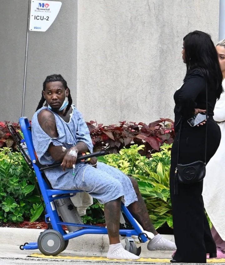 obsrvate's tweet photo. New photos show rapper Offset outside of the hospital smoking a cigarette after he allegedly got beat up and shot by rapper Lil Tjay after beef over $10,000 that Offset did not want to pay 😳 https://t.co/mv1ZCnCUPL