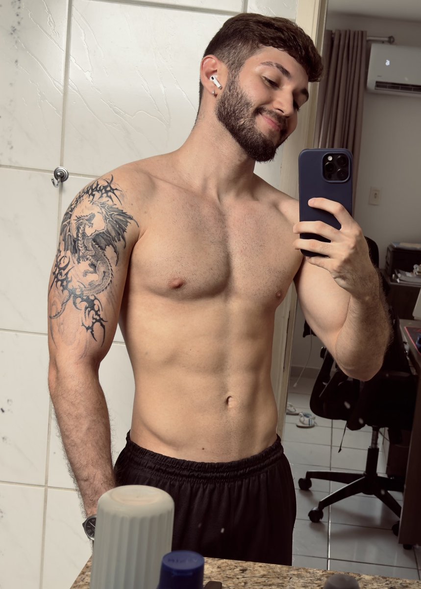 whyemanuell's tweet photo. depois de meses parado, finalmente o comeback na musculação 🥹🤌🏻 https://t.co/myAemaXpEm