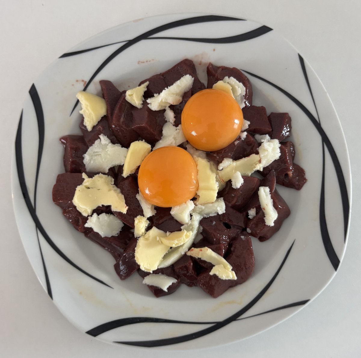 AncestralHealtz's tweet image. A few days ago I ate 500–700g of pork liver over 72 hours.

After 6 weeks of eating zero liver.

The media will tell you to fear Vitamin A toxicity.

"Too much liver will poison you."

No recorded case. No real evidence.

I didn't follow their advice.

I ate the liver. A lot of