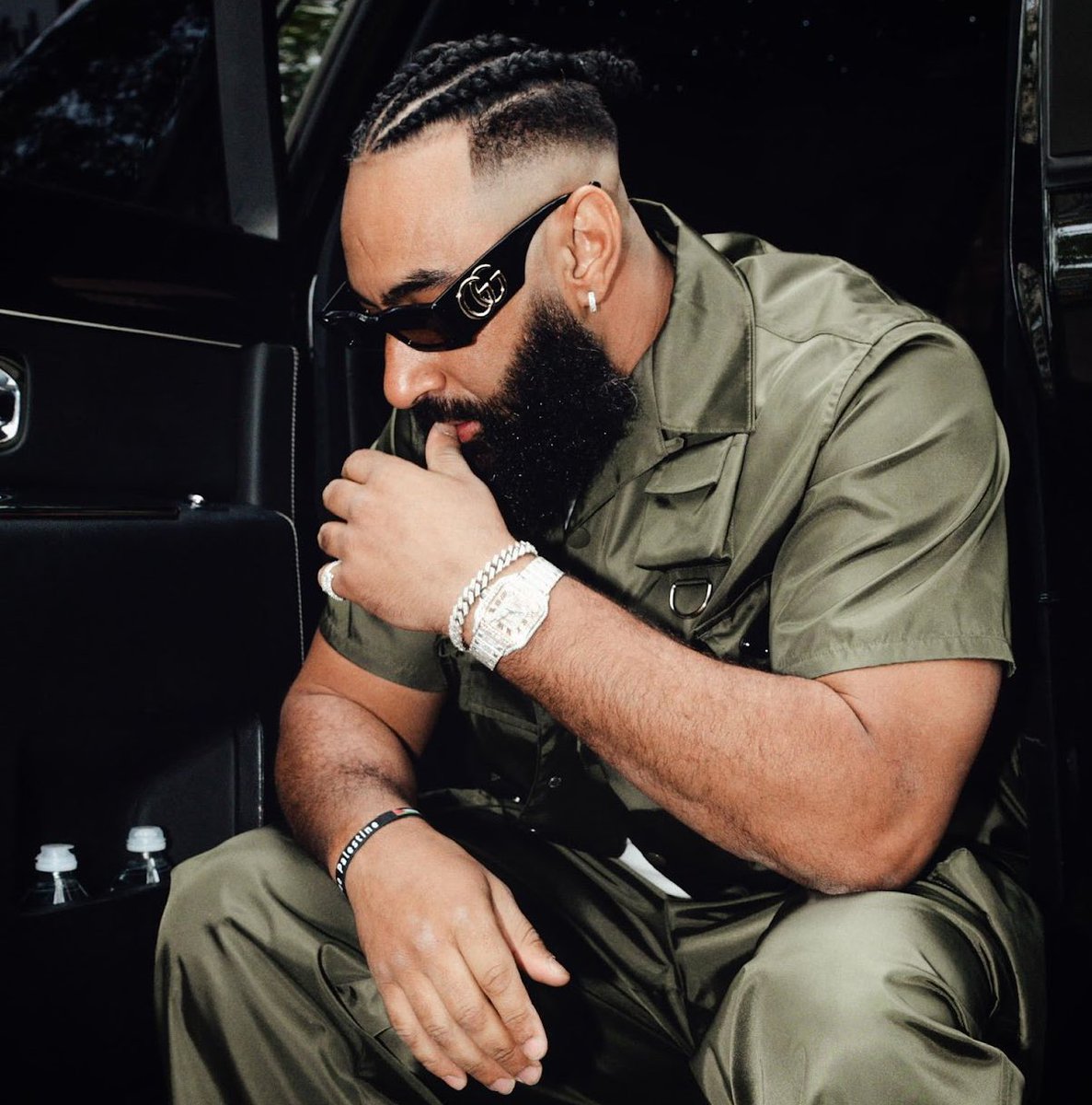 🚨 LA FOUINE x SOPRANO 

Un FEATURING va SORTIR !! 

🗓️ VENDREDI