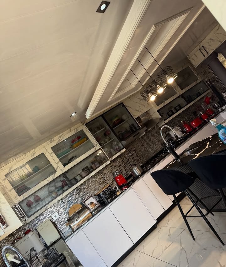 ISANDLA SEMFENE ESISHISWE UCREAM tweet media