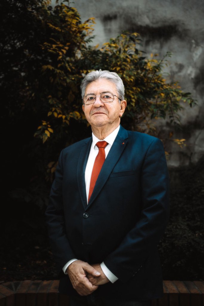 <a href="/Marcel81048792/">Marcello🐝</a> De très loin et pour un sacré paquet de raisons :  <a href="/JLMelenchon/">Jean-Luc Mélenchon</a> 

- Non alignement 
- Planification écologique 
- Baisse des impôts des classes moyennes et des PME TPE
- refus du libre échange 
- réforme de la police vers l’anti-trafic 
- économie souverainiste 

Etc…

🇫🇷