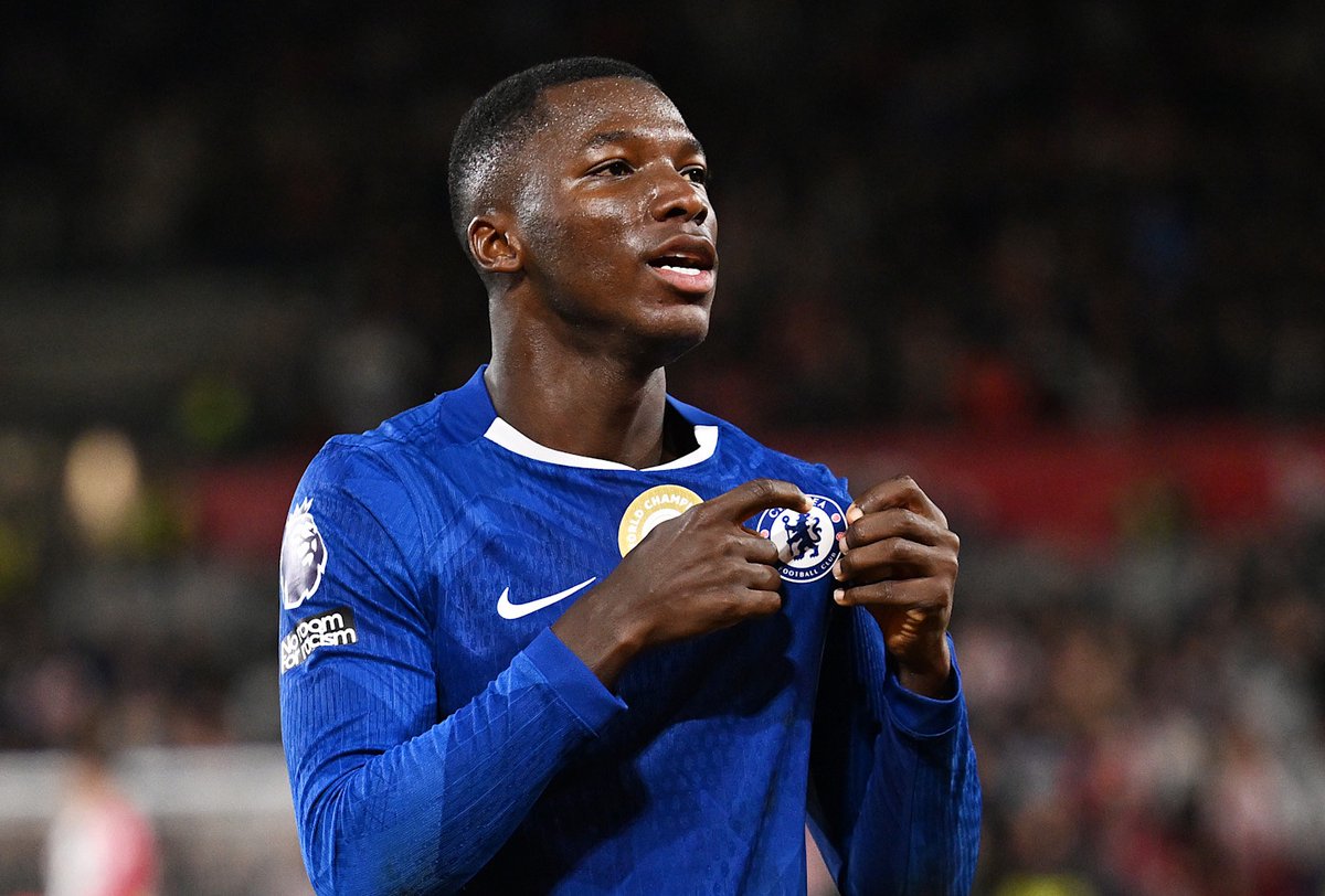 TheChelseaForum's tweet image. 🚨🔵 | BREAKING: Moisés Caicedo has privately reassured #Chelsea that he is fully committed to the project, and has no intention of pushing for a move this summer.

At a time when senior players have publicly questioned the club’s direction, Caicedo’s loyalty has become one of