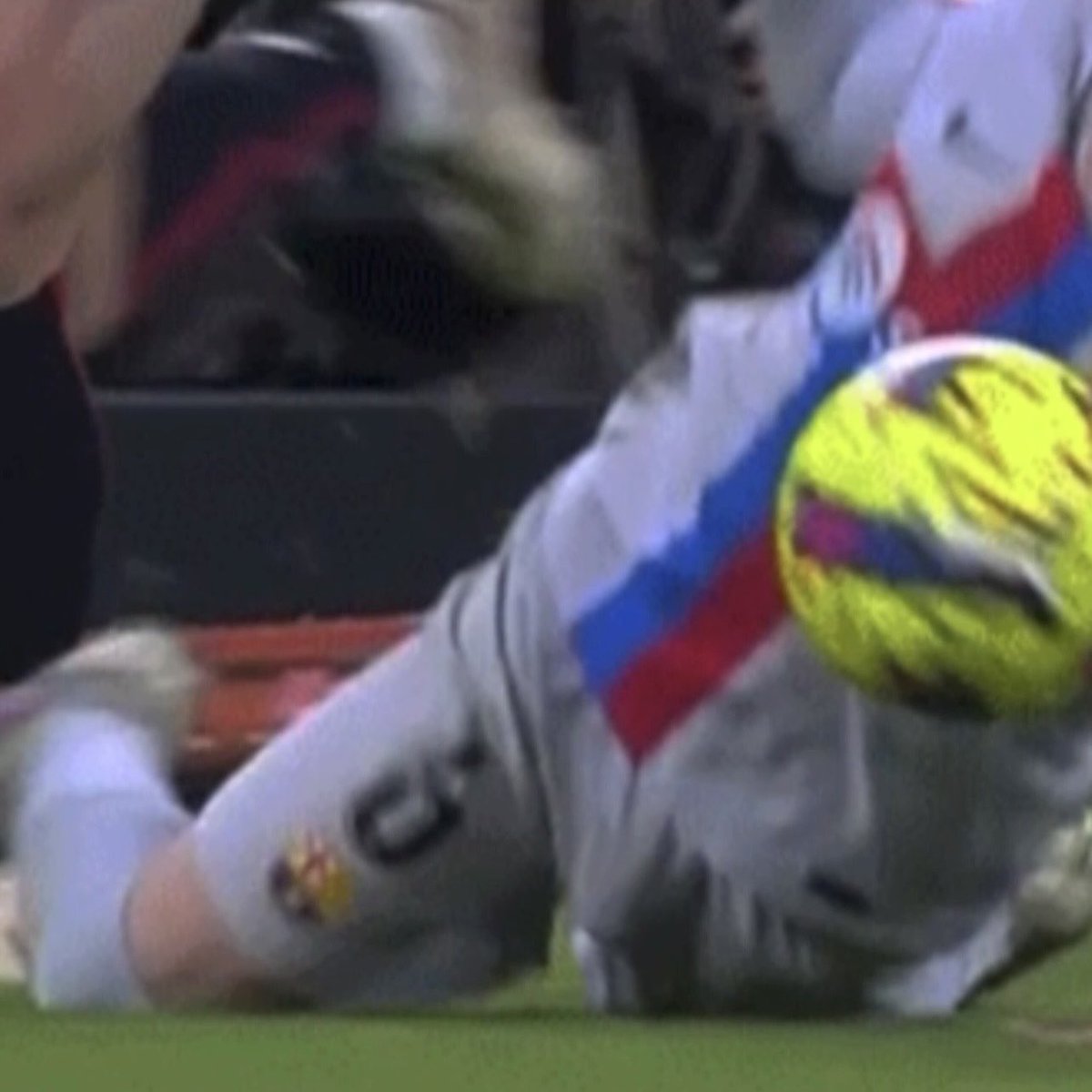 ʙᴀᴛʟ tweet media