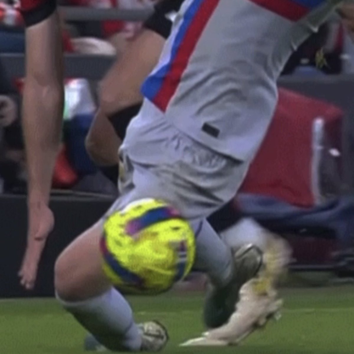 ʙᴀᴛʟ tweet media