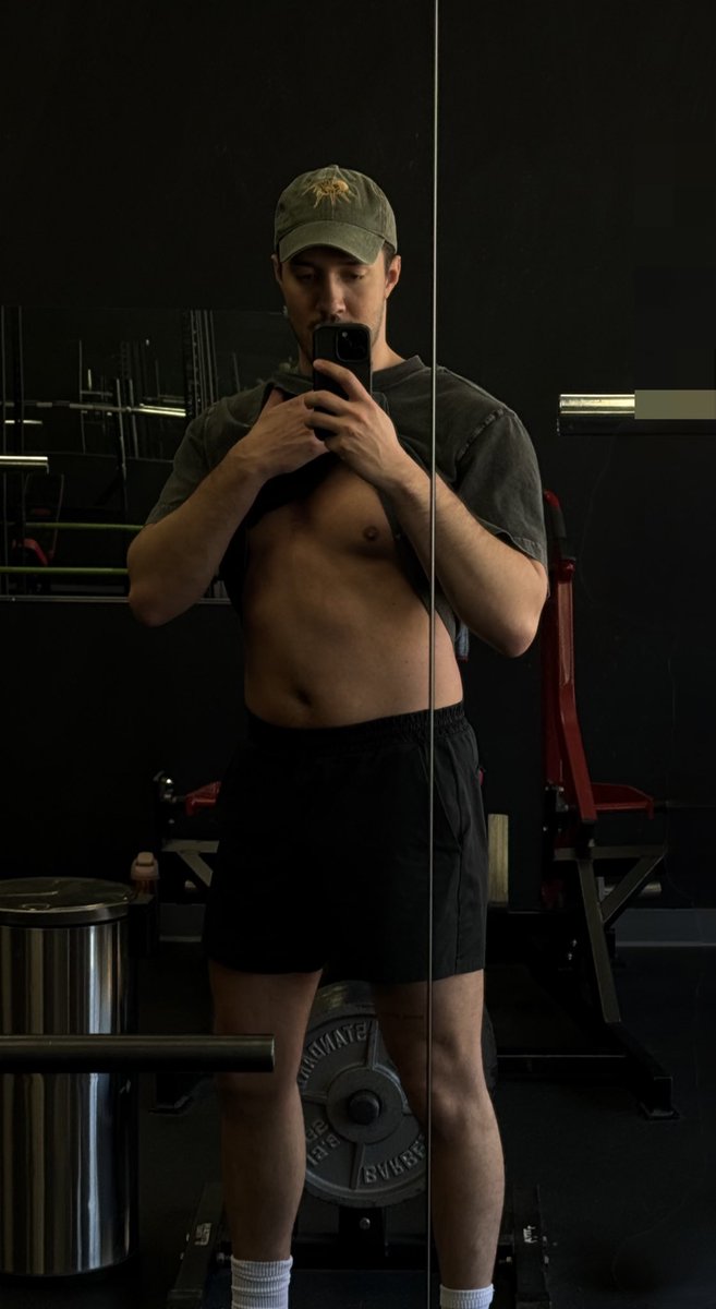 Little Edie’s Headscarf tweet media