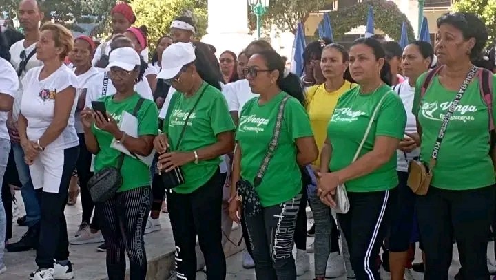 IgmaraR's tweet photo. #Guantánamo,desde la primera trinchera antiimperialista denunciamos y condenamos  el bloqueo genocida y asfixiante del gobierno de los EEUU a nuestro pueblo cubano
#AbajoElBloqueo
#MujeresEnRevolución 
#TumbaElBloqueo @Colina_CTCuba @yoeaberob1 @Cuba_CTC @PresidenciaCuba https://t.co/HjjkZpOBzl