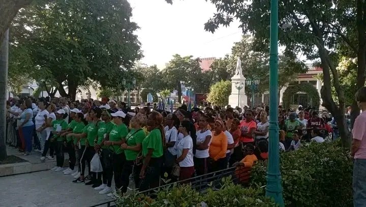 IgmaraR's tweet photo. #Guantánamo,desde la primera trinchera antiimperialista denunciamos y condenamos  el bloqueo genocida y asfixiante del gobierno de los EEUU a nuestro pueblo cubano
#AbajoElBloqueo
#MujeresEnRevolución 
#TumbaElBloqueo @Colina_CTCuba @yoeaberob1 @Cuba_CTC @PresidenciaCuba https://t.co/HjjkZpOBzl