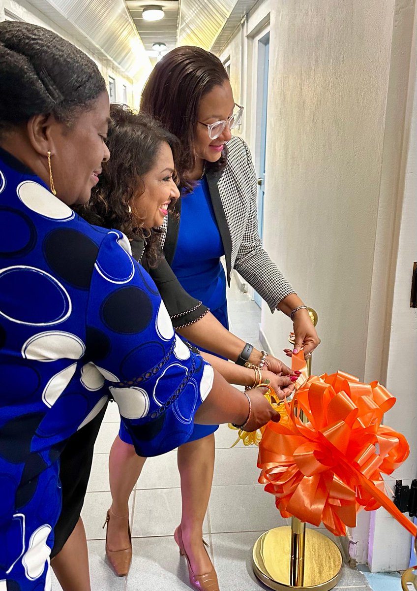 colinbrown_id's tweet photo. Great to attend the CARA lab launch in St Lucia last week - an excellent milestone for regional AMR capacity. Strong momentum with #CARPHA and #UKHSA colleagues (many from my division). Excited to continue and strengthen this collaboration. Regional press https://t.co/9WMfRdXBzI https://t.co/eYfWN5trpV