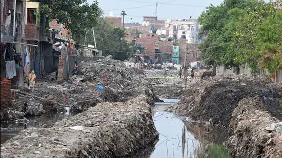 India is a land of over 1.5 billion people and there is no system in place for waste, traffic or sewer management.. just crazy 

Truly a shithole...