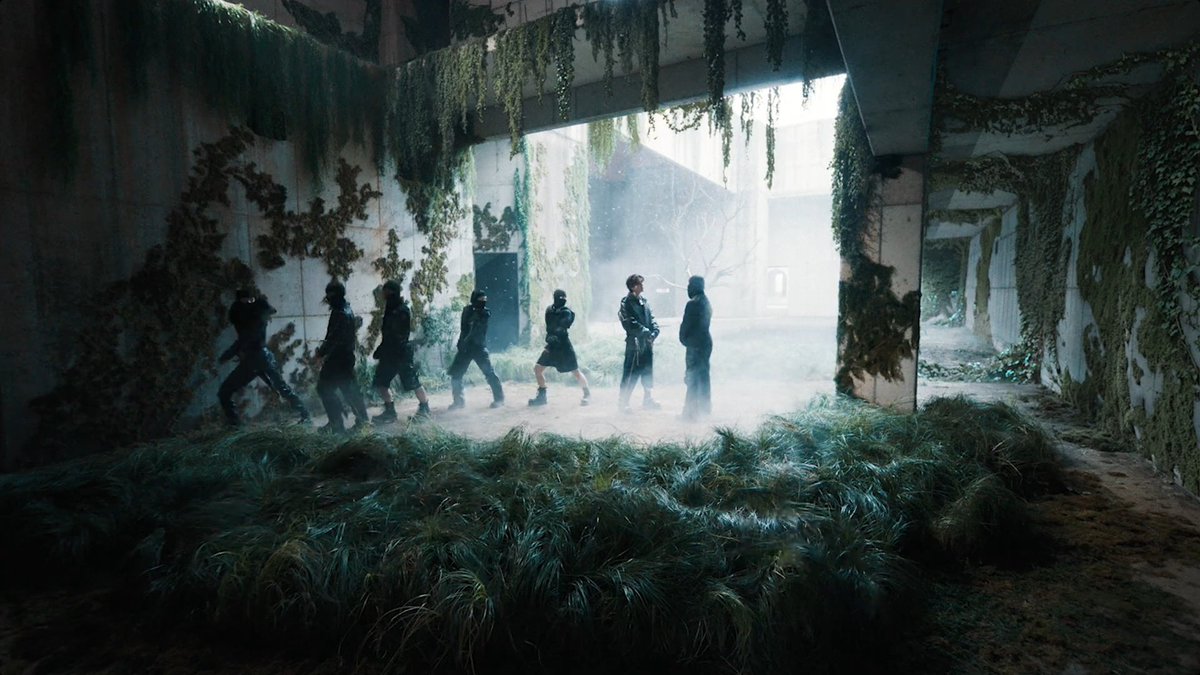 intro:night 🧭 tweet media