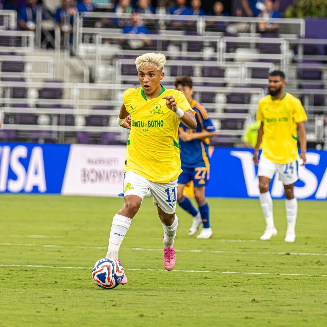 ®️ E L E tweet media