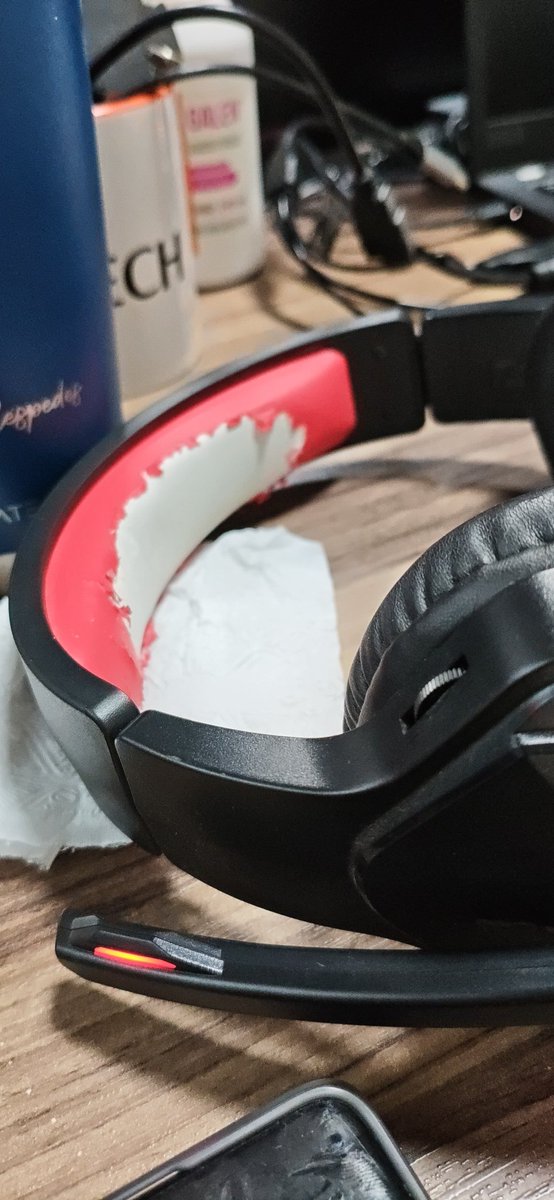 elton35's tweet photo. Idea millonaria: inventar un auricular que no se pela https://t.co/msX6BJTNJR