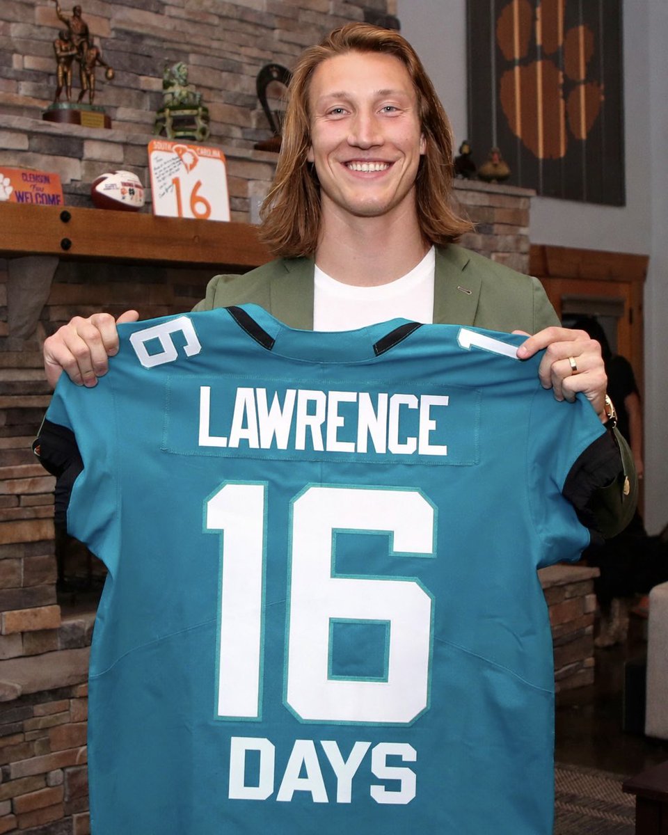 CFBPlayoff's tweet image. 1️⃣6️⃣ days until the NFL Draft🏆

2019 CFP National Champion Trevor Lawrence was selected by the Jacksonville Jaguars with the No. 1 overall pick in the 2021 NFL Draft. Lawrence is one of four CFP National Champions to be selected No. 1 overall. 

#CFBPlayoff x #NFLDraft