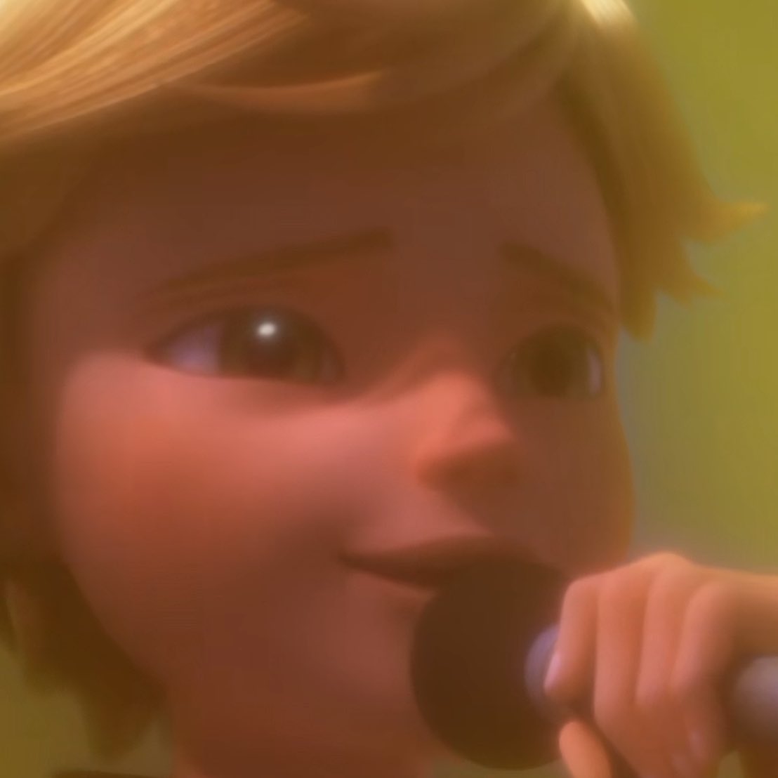 Logan | BITE ME 🐝 tweet media