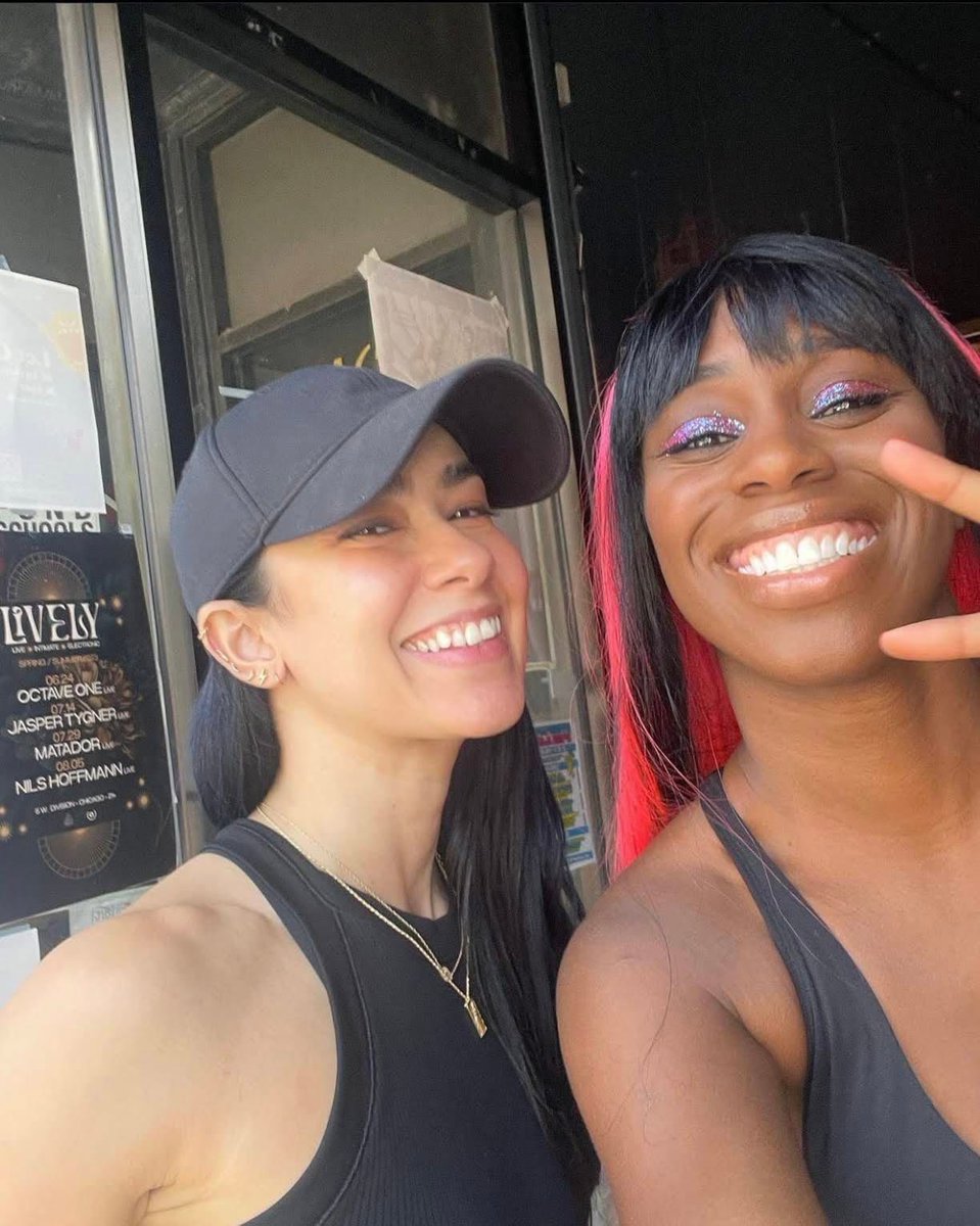 AJ Lee in a recent interview said she’d love to run it back with the Bella Twins and Naomi ❤️:

"I think the fans would really love to see me and the Bellas again, or me and Naomi. We never really got to like kill it, but she is just one of those people who every time I was in