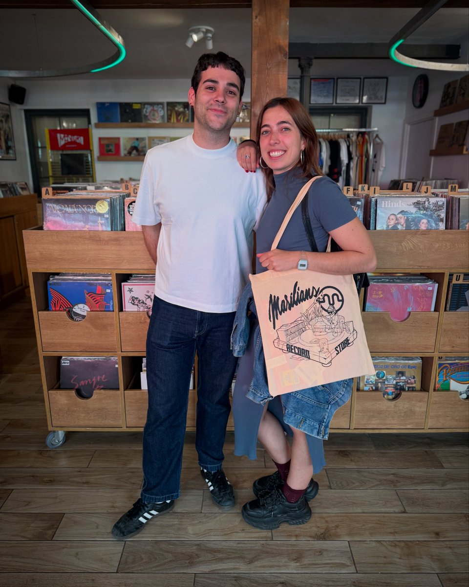 MariliansR's tweet image. Marina de REPION y Oriol de MOURN, estuvieron en Marilians y se llevaron unos disquitos para sus colecciones ❤️❤️

Y recuerda que este viernes MOURN estarán tocando en la Siroco, así que, ya tienes plan 🎶🤘😉

‼️Muchas gracias por la visita‼️
.
.
.
#mourn #repion #marilians