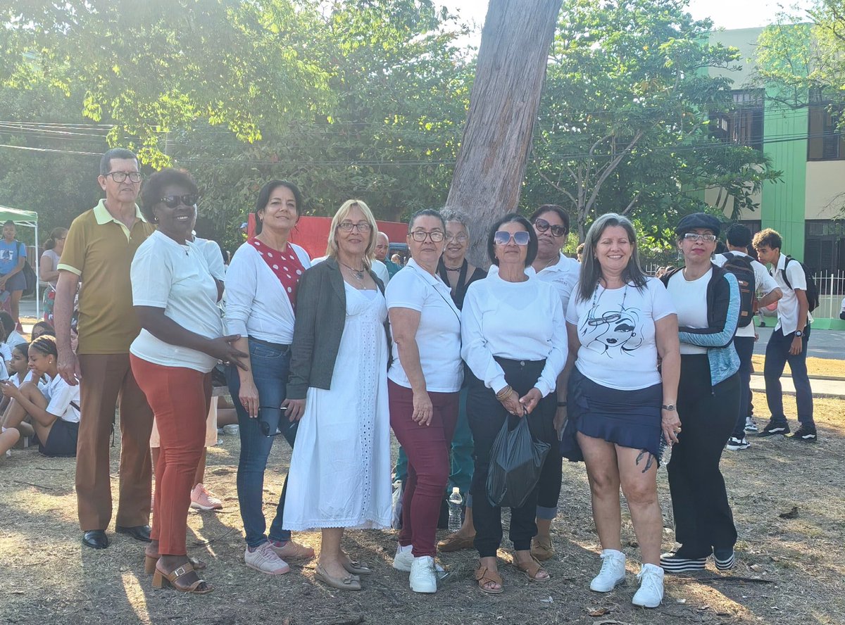 GTabacuba's tweet photo. En el contexto del 96 aniversario del natalicio de Vilma Espín, mujeres trabajadoras del @GTabacuba, participaron en el acto convocado por la Federación de Mujeres Cubanas (FMC) en rechazo al bloqueo económico, comercial y financiero impuesto por los Estados Unidos.
#Tabacuba https://t.co/bgWXZbS6jy