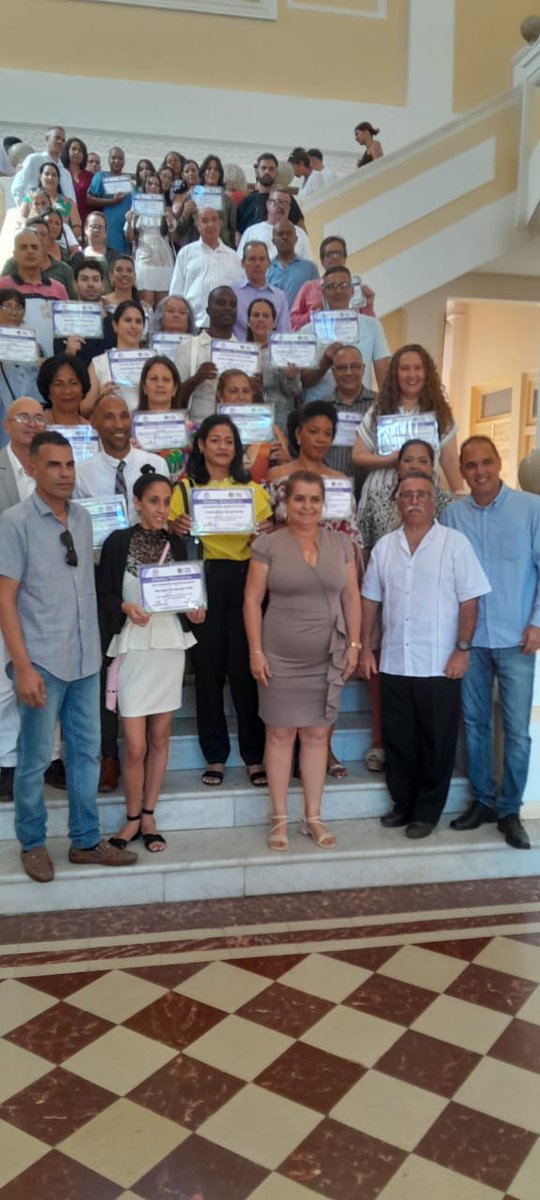 irisgm812's tweet photo. En el marco del Día Mundial de la Salud son reconocidos investigadores de #UCMCfg con Premio CITMA a investigación científica y a la innovación tecnológica. De igual manera nuestros jóvenes y estudiantes investigadores. «Juntos por la salud. Apoyemos la ciencia» #SomosUCMCfgos https://t.co/SweRugT4Bq
