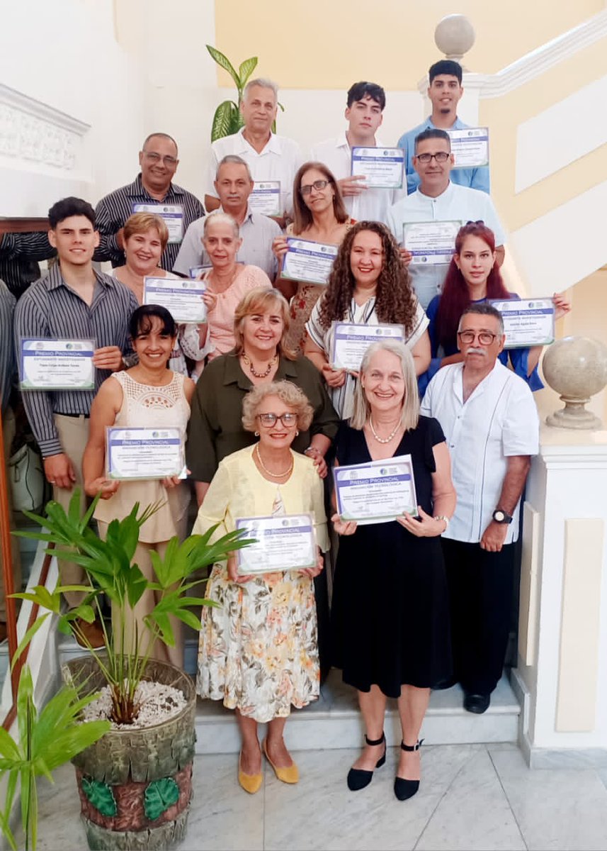 irisgm812's tweet photo. En el marco del Día Mundial de la Salud son reconocidos investigadores de #UCMCfg con Premio CITMA a investigación científica y a la innovación tecnológica. De igual manera nuestros jóvenes y estudiantes investigadores. «Juntos por la salud. Apoyemos la ciencia» #SomosUCMCfgos https://t.co/SweRugT4Bq