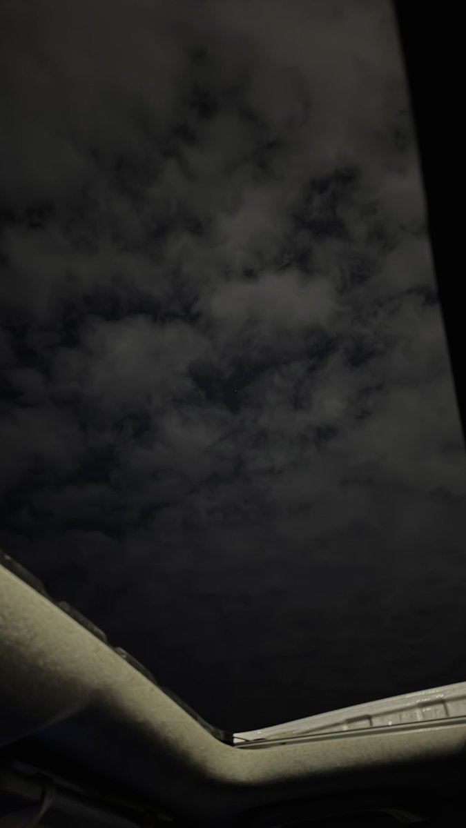 lnzx27's tweet photo. Dark clouds… just like my heart without you. https://t.co/iDXAijcNRj